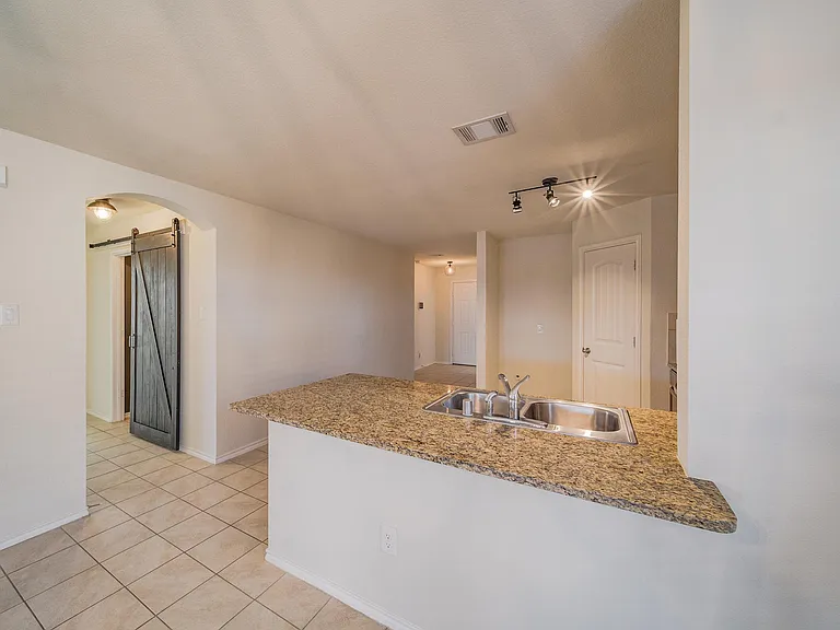 1110 Mercury Dr — Photo 8