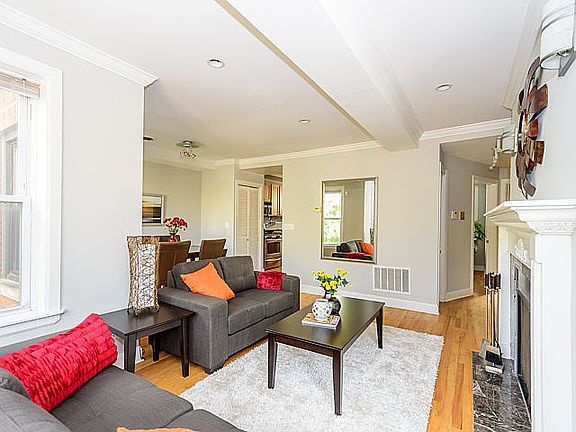 4th image of 945 W Gordon Ter APT 3E