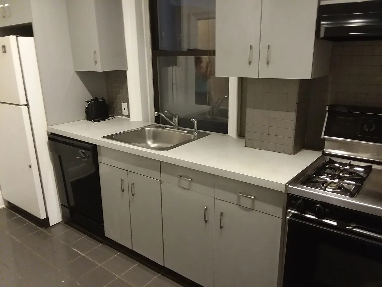2 bed, 910 sqft, $2,300 — Photo 2