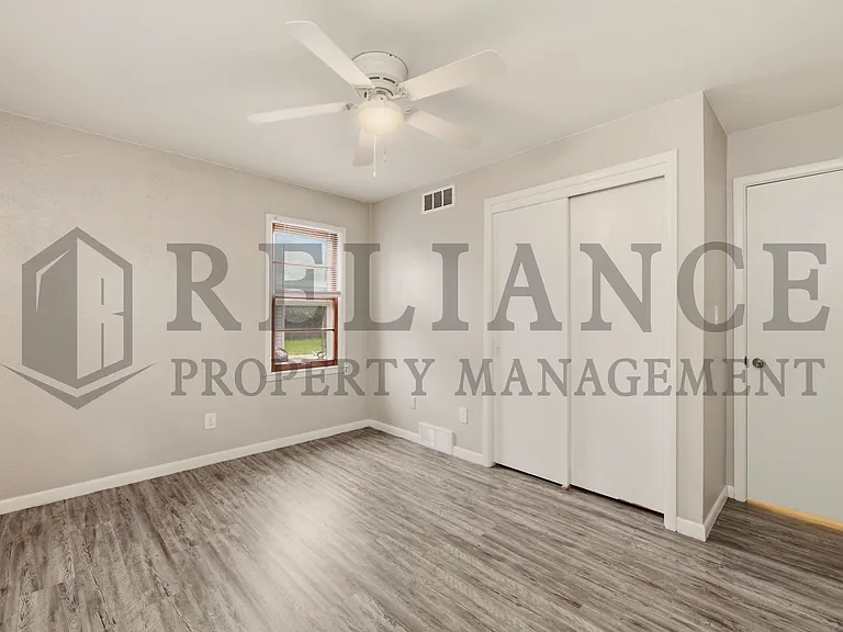 1401 W Calvert St — Photo 25