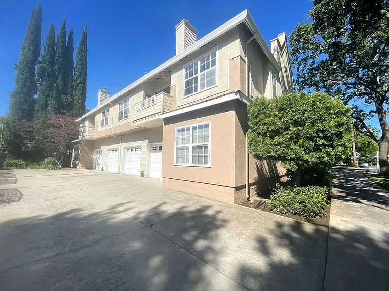 2 Bedroom, 2 Bathroom Townhouse with Attached Garage and Washer/Dryer Hookups! — Photo 21