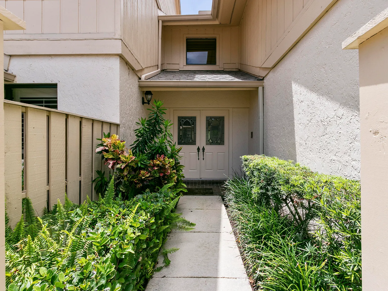 2 bed, 2.0 bath, 1818 sqft, $6,500 — Photo 2