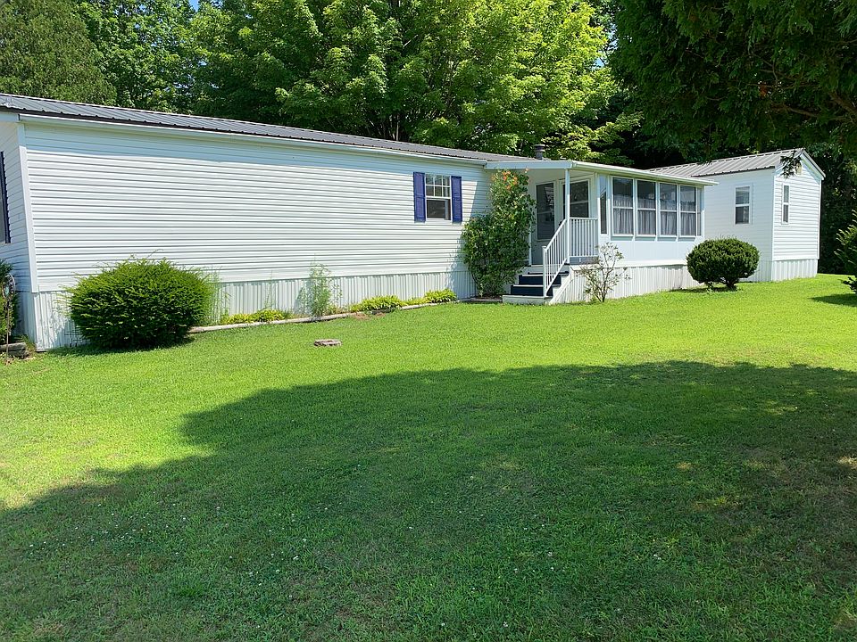 Corner lot, 3 season porch