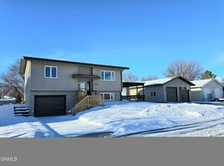 1113 Chestnut Ln, Beulah, ND 58523