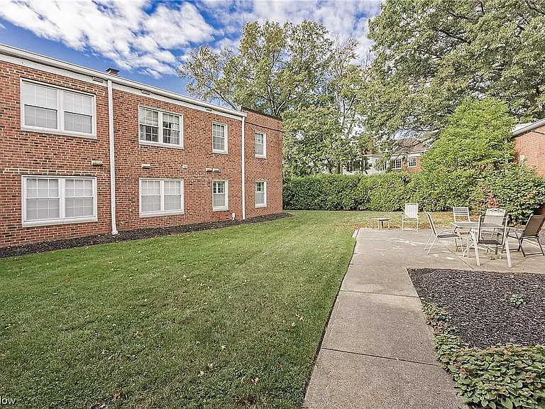 20301 Shelburne Rd #8B — Photo 27