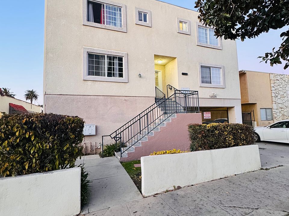 1st image of 14839 Sylvan St APT 8