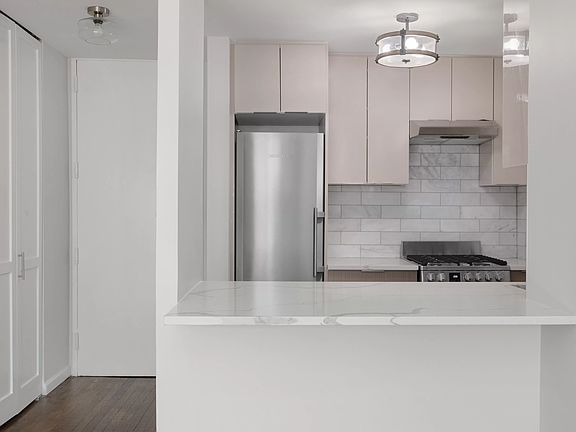 5th image of 30 W 61st St APT 7B