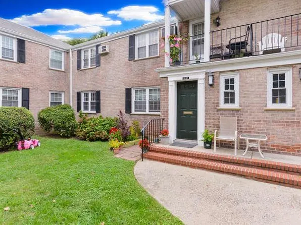 224-51A 64th Ave #511, Oakland Gardens, NY 11364