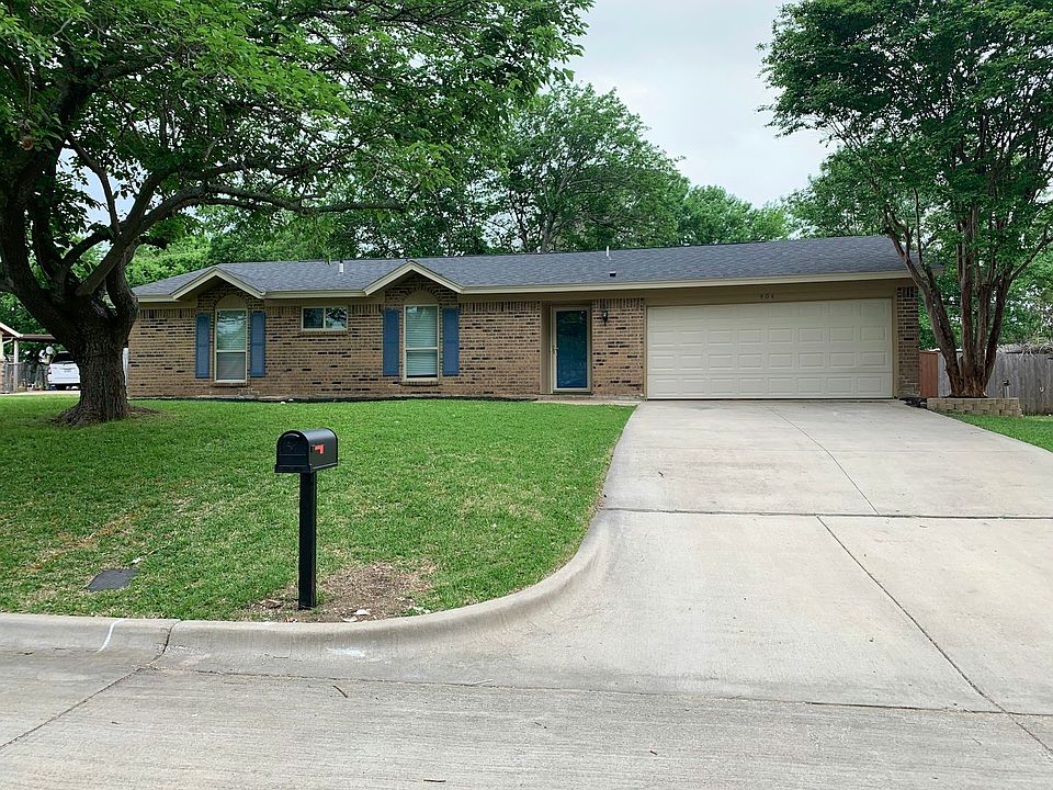1st image of 404 Live Oak Dr
