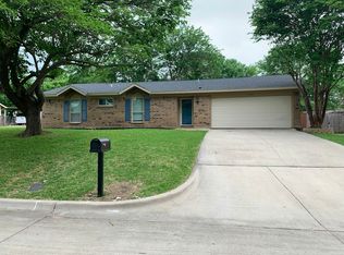 404 Live Oak Dr, Mansfield, TX 76063