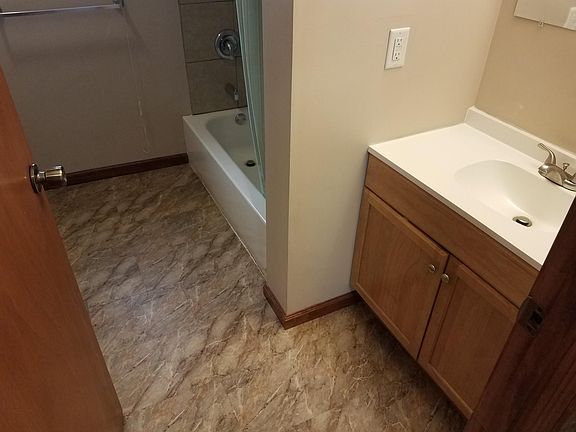 3rd image of 1044 Broadway St