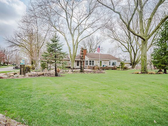 5th image of 212 E Fairview Dr