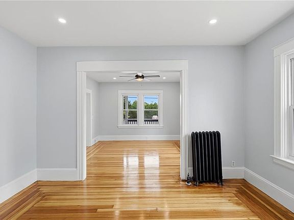 2nd image of 25 Lambert St