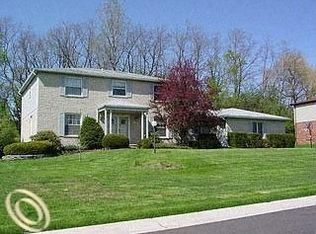 4890 Faircourt Dr, West Bloomfield, MI 48322