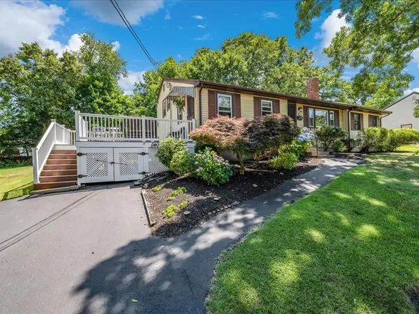 100 Maplewood Cir, Brockton, MA 02302