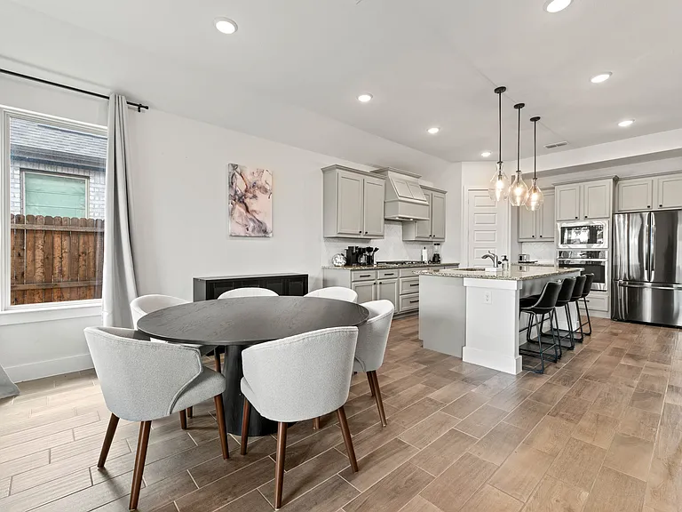 801 Lake Cove Dr — Photo 8