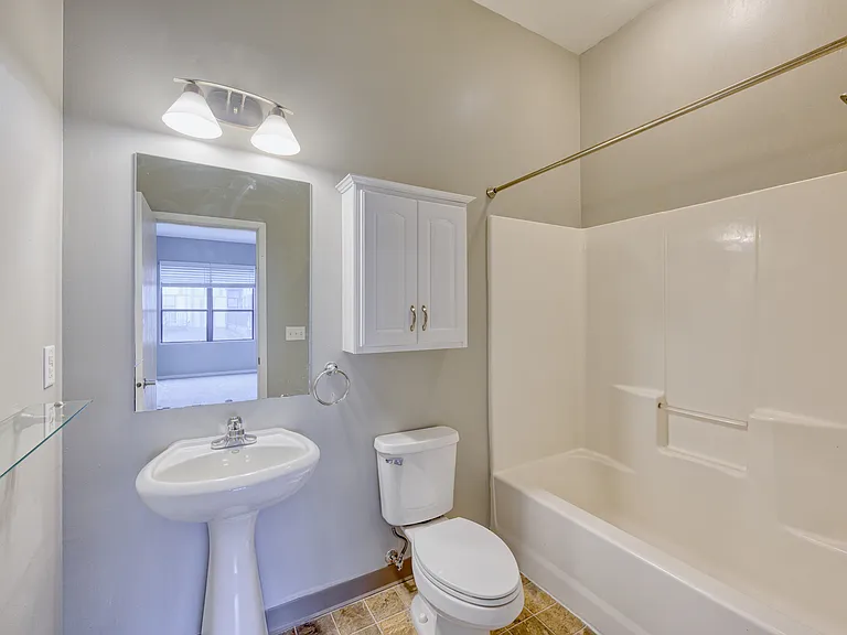 400 E Locust St #101 — Photo 17