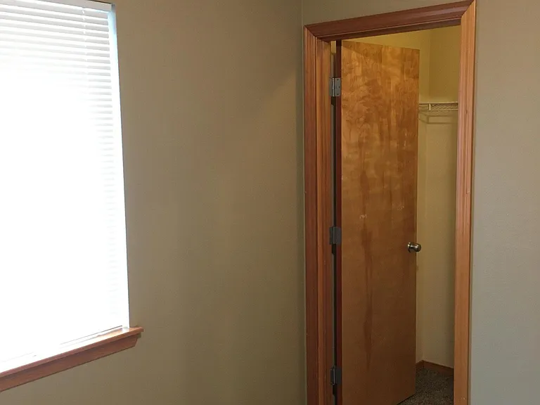Bedroom walkin closet