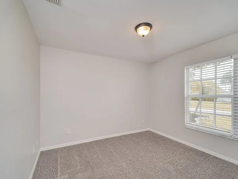 1413 SW 11th Pl — Photo 14