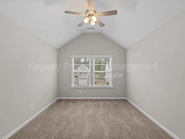 1043 Linsmore Ave — Photo 10