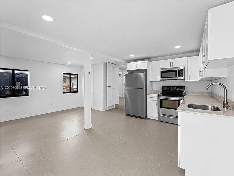 1366 W 29th St #1 — Photo 9