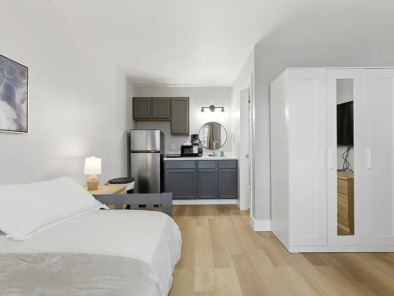 1057 S Jackson St #1 — Photo 1