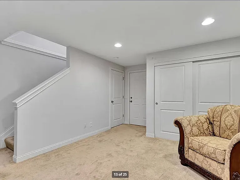 205 E Rochelle St — Photo 15