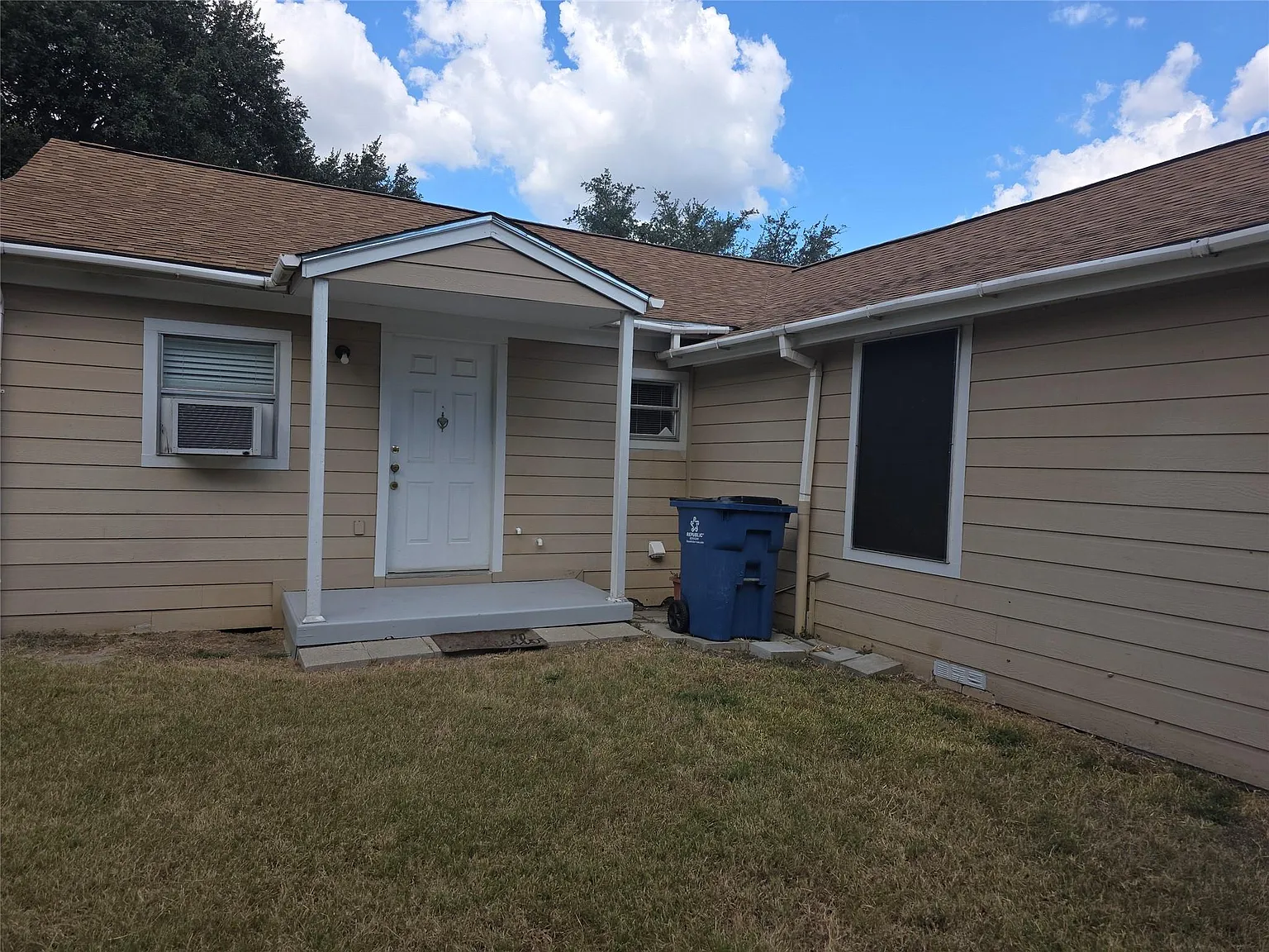 2 bed, 1.0 bath, $980 — Photo 3