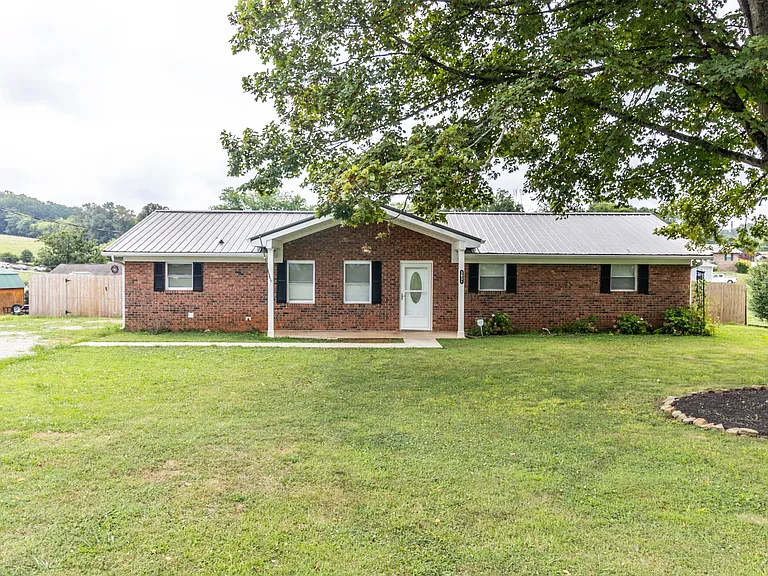 2821 Vicksburg Ln — Photo 1