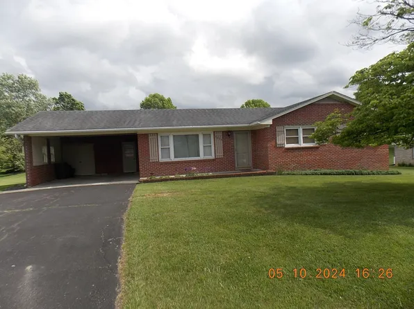 4624 Newbern Heights Dr, Pulaski, VA 24301