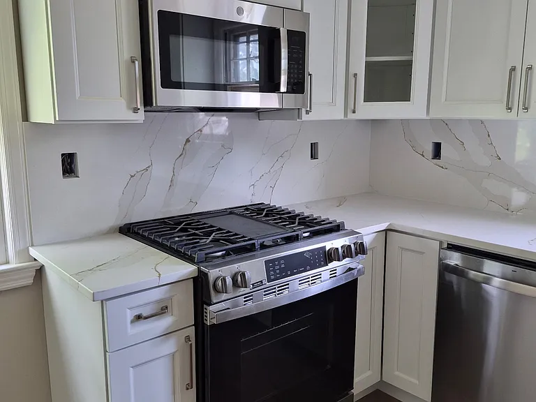 70 E 6th St #2 — Photo 16