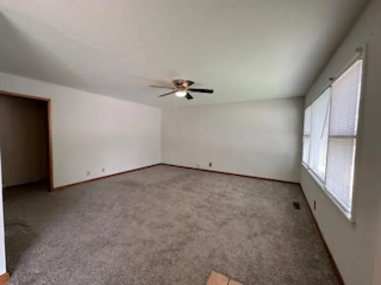 1202 E El Monte St — Photo 2