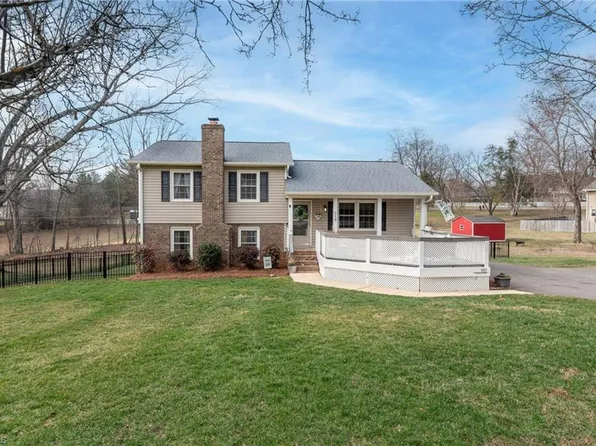 110 Summerglen Dr, Lewisville, NC 27023