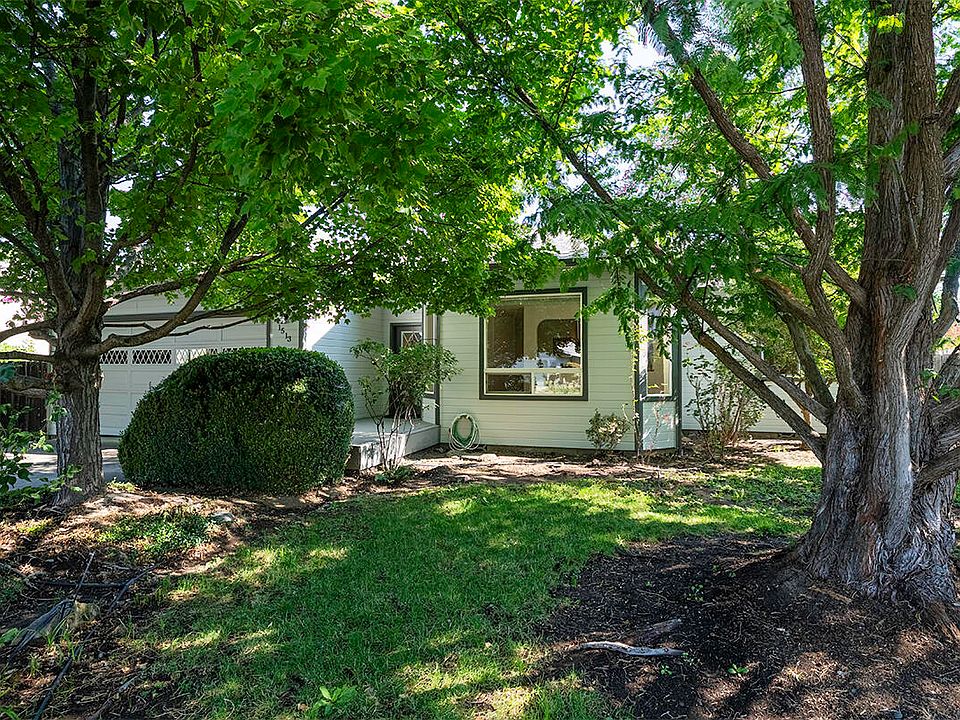 1st image of 1513 Lithia Way
