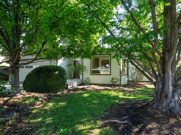 1513 Lithia Way, Talent, OR 97540
