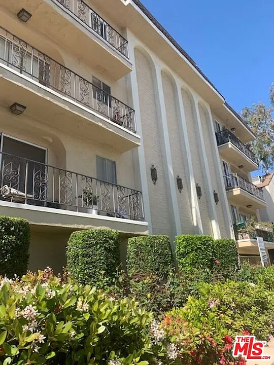 2 bed, 2.0 bath, 1098 sqft, $3,995 — Photo 3