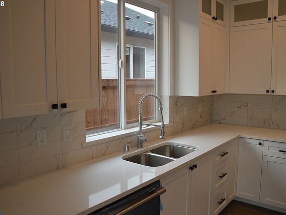4th image of 12305 NE 109th St