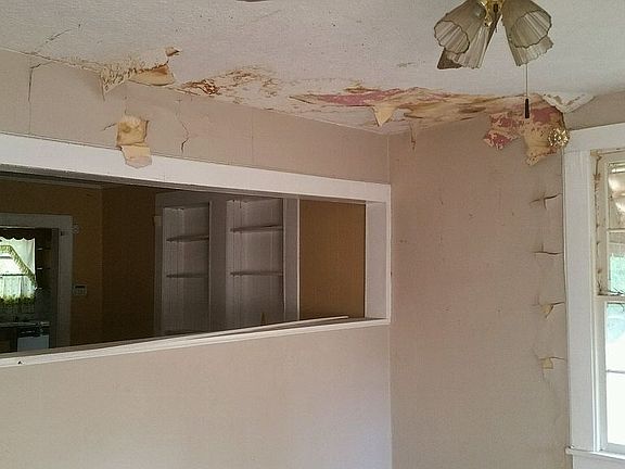 5th image of 305 E Chestnut St