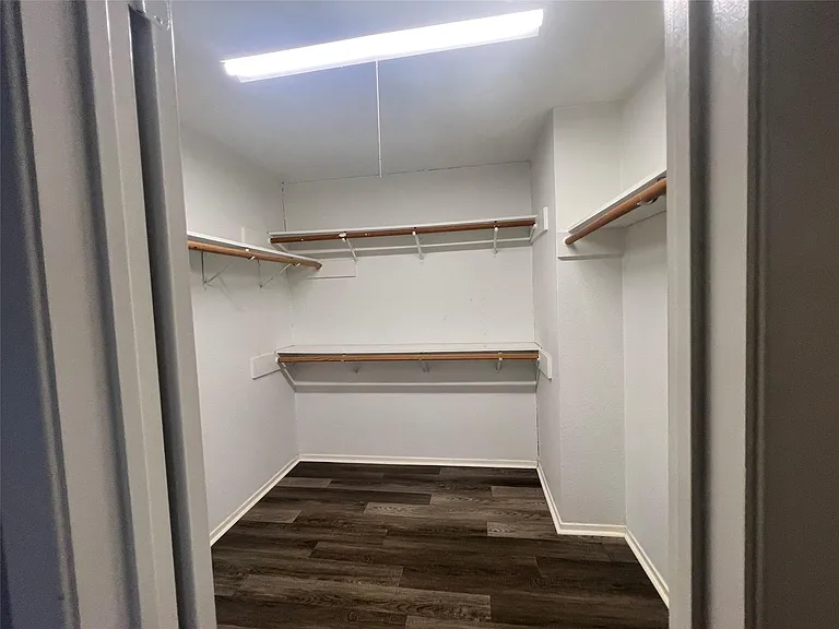 1202 Manorglen Dr — Photo 14