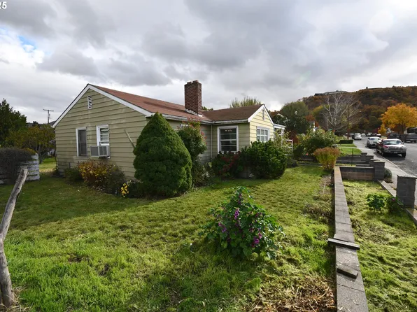 1300 View Ct, The Dalles, OR 97058