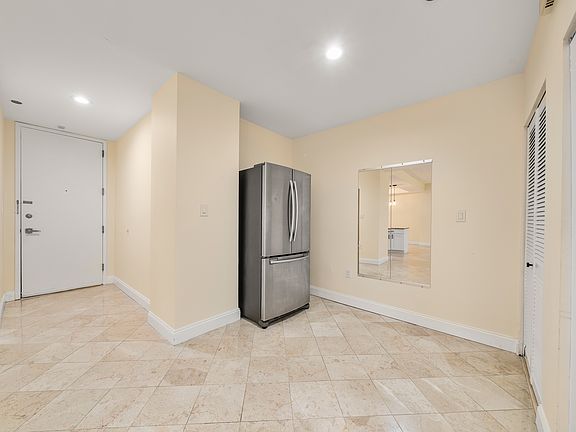 5th image of 399 11th St APT 206