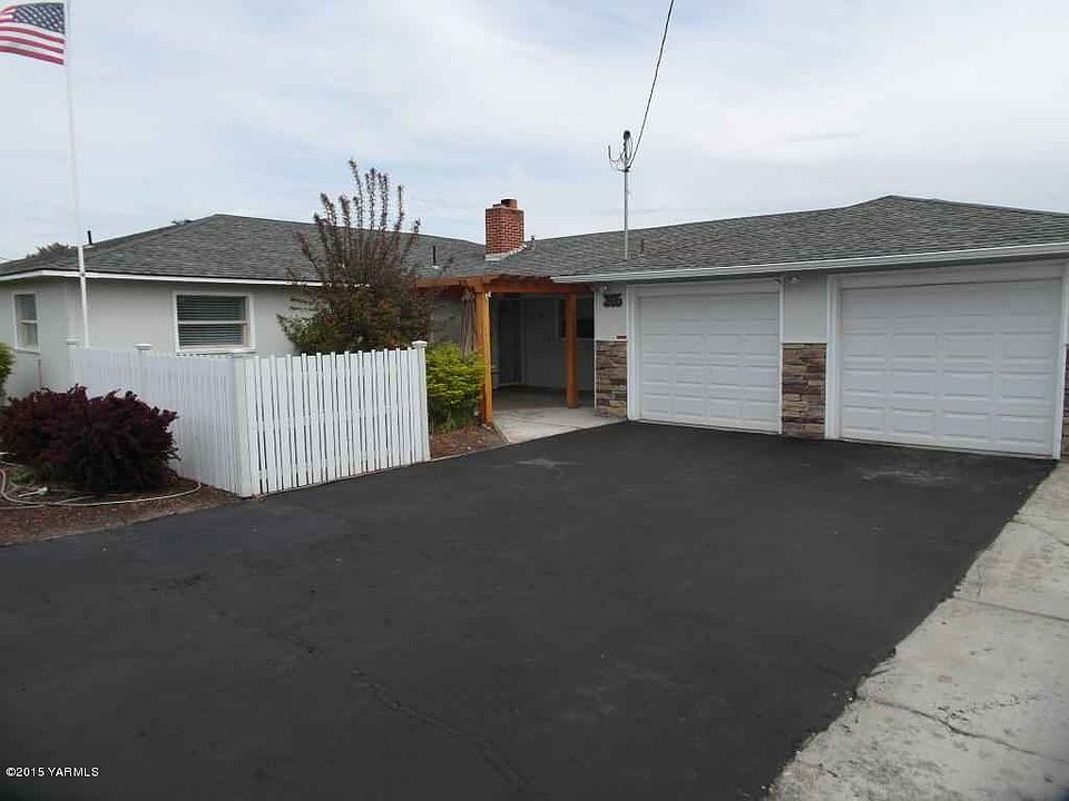 1st image of 305 Hillcrest Dr
