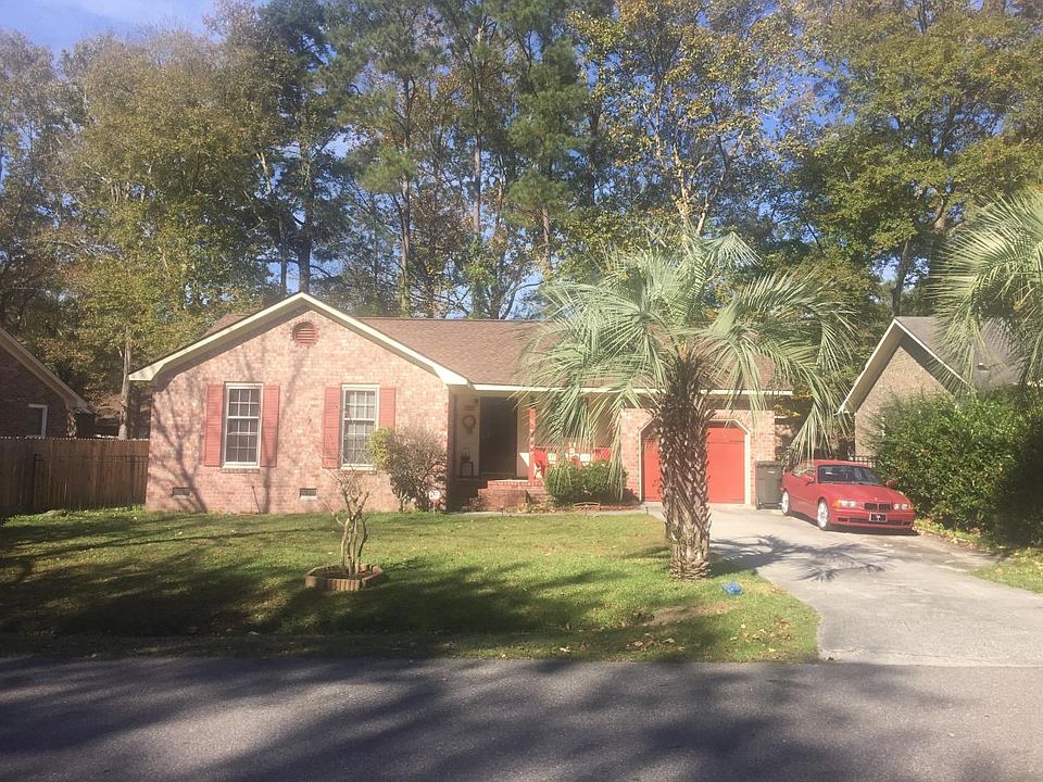 Private lot with ample driveway space for parking side-by-side!
