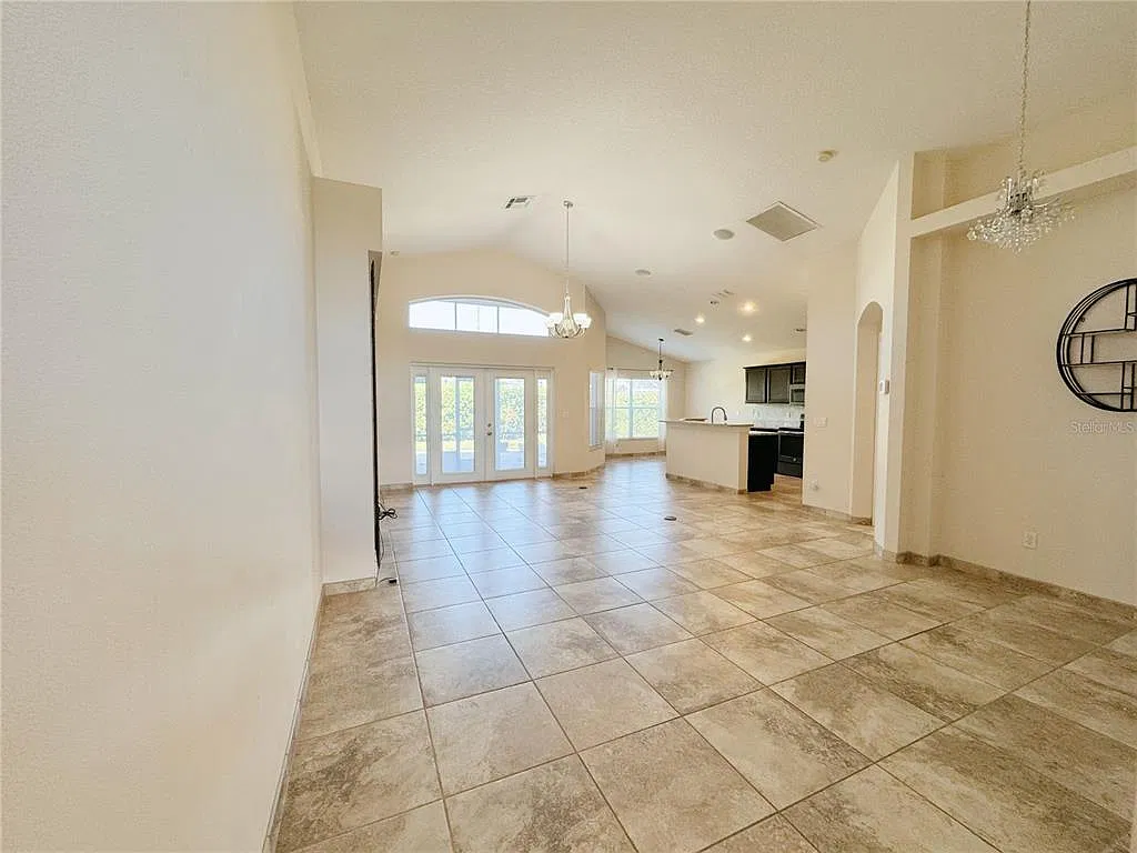 4 bed, 2.0 bath, 1786 sqft, $2,600 — Photo 4