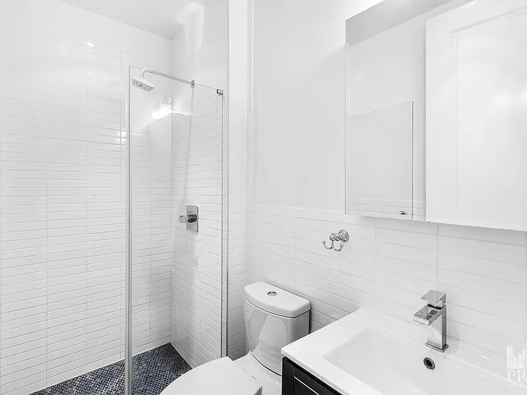 244 10th Ave #5E — Photo 11