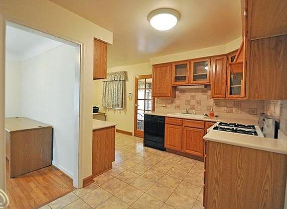4th image of 2207 Lloyd Ave