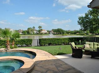 7123 Silverthorne Dr, Sugar Land, TX 77479