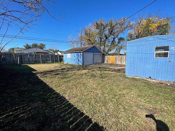 3rd image of 4029 Devon Dr