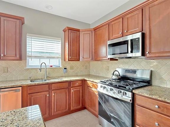 5th image of 324 Reynolds Rd