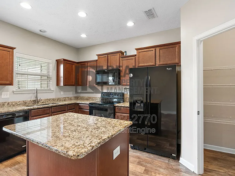 1702 Sprucedale Dr — Photo 11